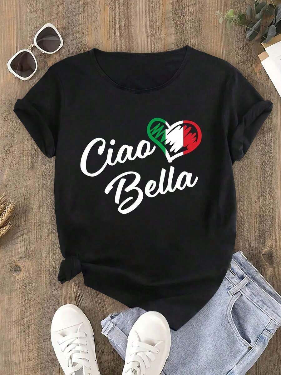 Camiseta moderna y minimalista Ciao Bella, una camiseta casual versátil con estampados de corazones en verde, blanco y rojo. - Negro - Ver 1