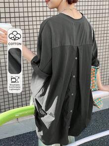 Camiseta minimalista de mujer con bloqueo de color y botones en la espalda, para uso casual diario, ropa de otoño - Gris Oscuro - Ver 1