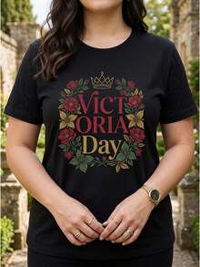 Talla grande, 1pz Ropa de verano para mujer de talla grande, Camiseta con estampado gráfico de corona y flores del Día de Victoria para celebraciones, Ajuste holgado, Cuello redondo, Manga corta, Top casual, Regalos festivos, Camiseta pura para todos los días, Camiseta de verano elegante y moderna - Negro - Ver 2