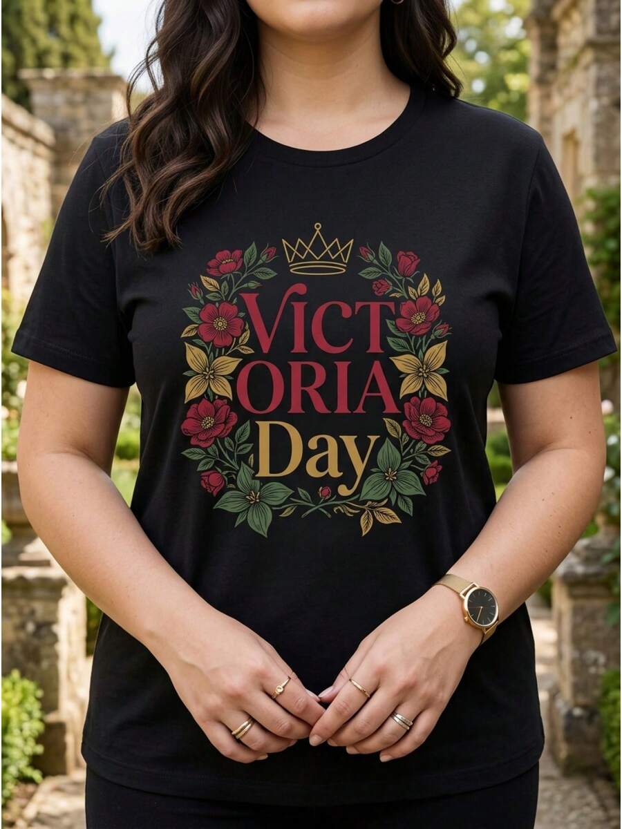 Talla grande, 1pz Ropa de verano para mujer de talla grande, Camiseta con estampado gráfico de corona y flores del Día de Victoria para celebraciones, Ajuste holgado, Cuello redondo, Manga corta, Top casual, Regalos festivos, Camiseta pura para todos los días, Camiseta de verano elegante y moderna