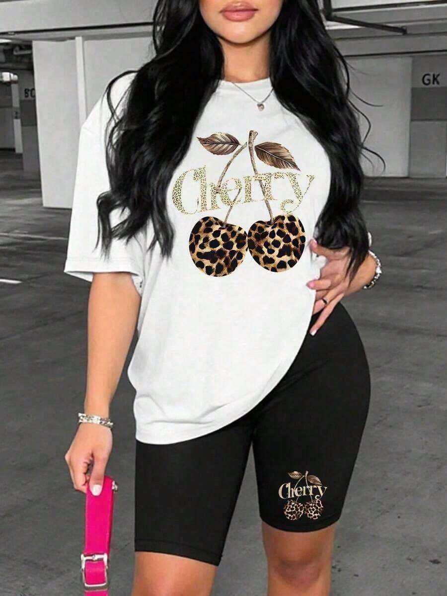 Conjunto de estilo nuevo 2026, solo se vende la camiseta (los pantalones son solo para referencia de combinación). Camiseta estampada de corte holgado. Una pieza minimalista y moderna con estampado de letras tropicales, un artículo imprescindible para un estilo relajado en vacaciones. Perfecto para ocasiones como el Día del Trabajo y el Día de la Independencia de México. - Blanco - Ver 1