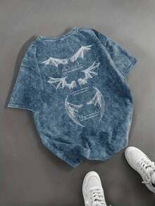 Women's Vintage Washed Bat Print T-Shirt - ACOTAR Bat Fan Club Pattern T-Shirt With "The Bat S" And Bat Silhouettes, With Thorns And Ravens, Urban Casual Style, Comfortable Snowflake Fit, Machine Washable, Everyday Comfort, Crew Neck, Soft Fabric T-Shirt - 海藍 - 查看 2