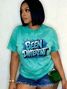 Women's Oversized Graphic Print Short Sleeve T-Shirt, Blue Graffiti Inspired Design, Fashionable Women's Clothing, Retro Y2K Style, Ideal For Campus Lovers, Commuting, Music Festivals, Brunch Dates, Versatile Printed Tee, Versatile Basic Short Sleeve Tee, Versatile Basic Short Sleeve Tee, Versatile Basic Short Sleeve Tee, Versatile Basic Short Sleeve Tee. - 薄荷綠 - 查看 3