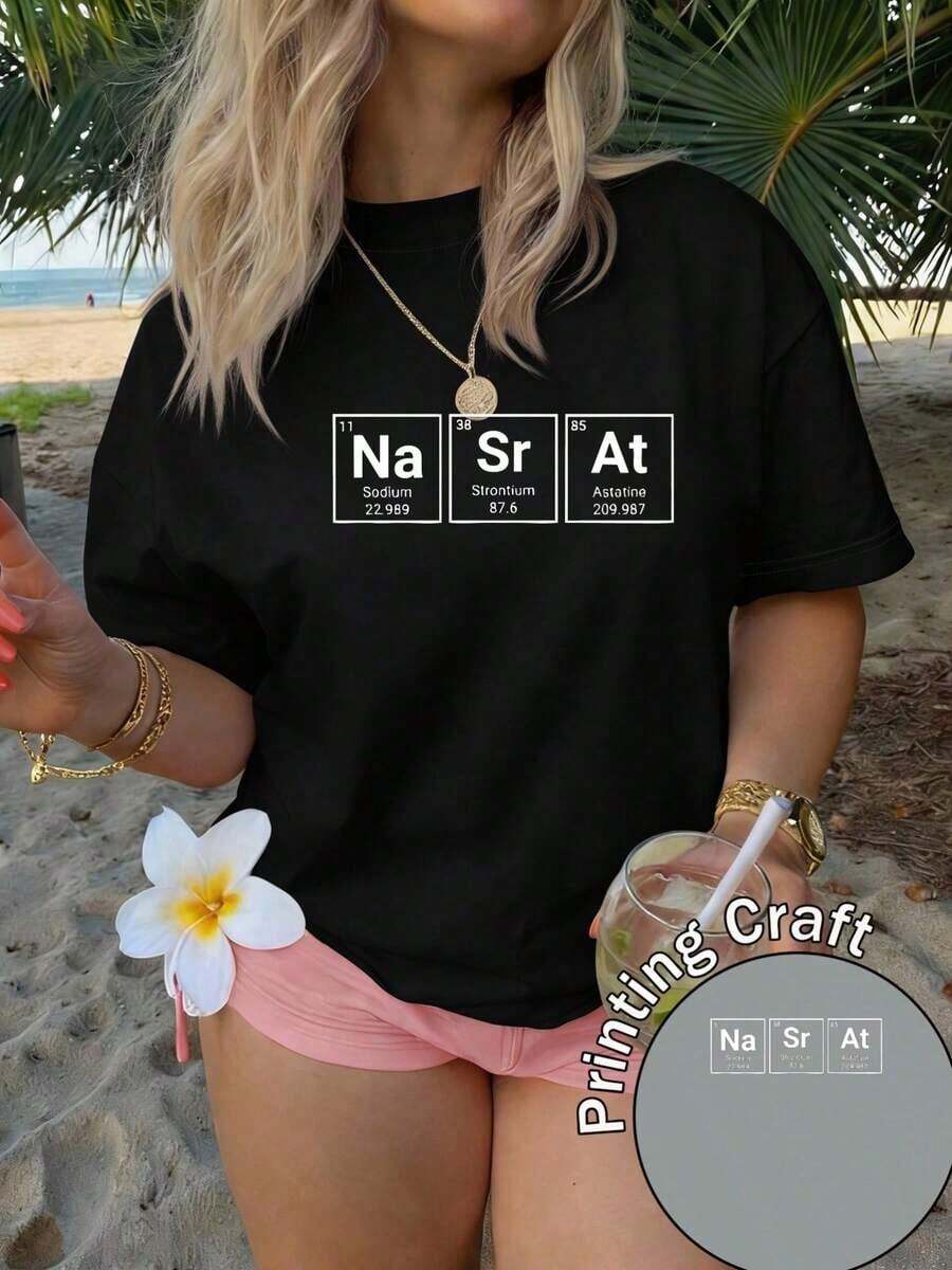 Camiseta de manga corta y cuello redondo para mujer, 100% algodón, lavable a máquina, de fácil cuidado, diseño informal, estampada con letras y elementos científicos, estampado único de símbolos químicos, nueva camiseta de verano, adecuada para el uso diario y para viajar. - Negro - Ver 1