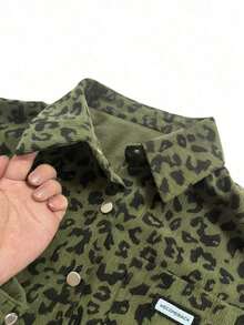 Camisa de manga larga con botones, bolsillos y estampado de leopardo de pana para vacaciones - Verde Oliva - Ver 3