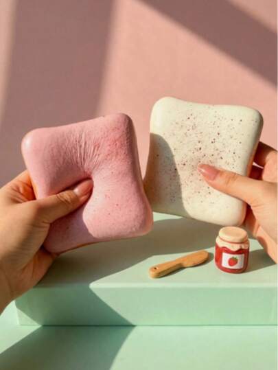 1pc - New Super Soft Butter Toast Squishy Stress Relief Toy - Birthday Gift - Perfect Gift - Gift - Collection Display - Hobby Collector - Key Gift For Friends (Due To Batch Reasons, The Surface Spray Color Of The Product Is Random, And There May Be Differences In The Depth And Lightness Of The Product Color, Which Does Not Affect The Product Quality)