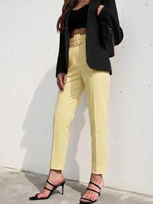 Pantalones entallados con cinturón - Amarillo claro - Ver 2