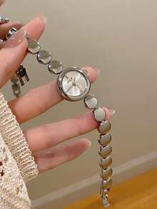 Este reloj de cuarzo con patrón de bambú cuadrado en oro/plata es adecuado para el uso diario, y también es un regalo perfecto para cumpleaños y Navidad. - Plateado - Ver 7