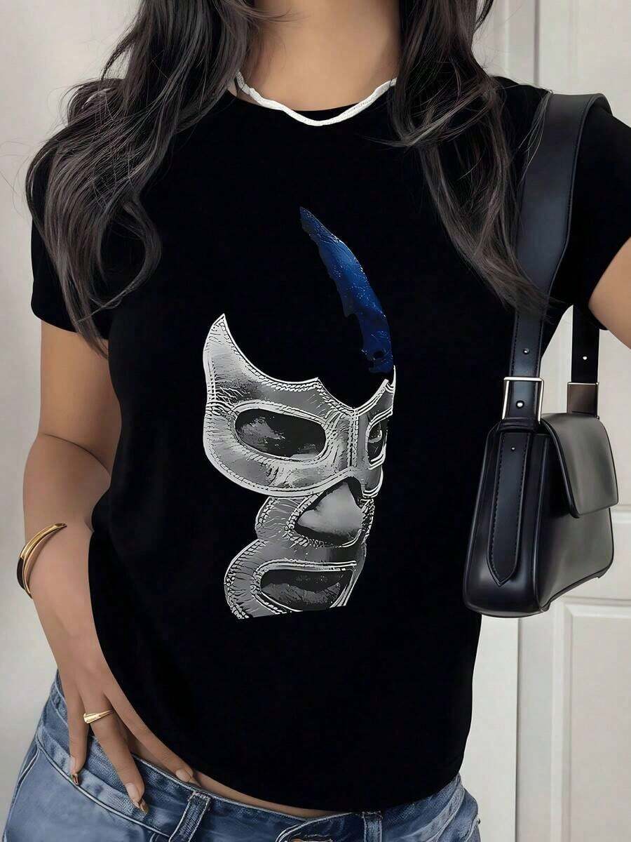 Fashion Printed T‑Shirts for Women, Oversized Streetwear Tops, Comfortable and Stylish All‑Match Summer TeesMáscara plateada de lucha libre mexicana con detes azules que simbolizan fuerza y valentía camiseta para mujer algodón cómoda y moderna para uso diario - Negro - Ver 1