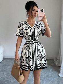 Vestido corto de manga corta estampado, de estilo bohemio, elegante, de moda y romántico para vacaciones y uso casual para mujer - Negro - Ver 7