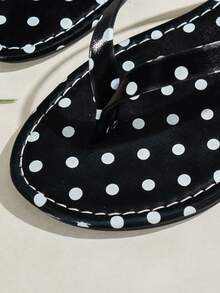 Spring/Summer New Women's Round Toe Flat Flip Flop Sandals With Polka Dot Design, Beach Home Outdoor Casual Slippers - Black - View 7