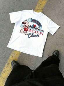 Disney T-shirt rétro pour homme, imprimé chiffres vintage, col rond, manches courtes, coupe ample, style streetwear décontracté. Haut classique et hip-hop idéal au quotidien et pour les fans d'animation. Confectionné en coton doux et respirant, il est confortable et agréable au toucher. Parfait pour les sorties, les concerts, les moments de détente et un look urbain. Son fond blanc classique est rehaussé d'un chiffre bleu délavé et d'un adorable motif Mickey Mouse. Polyvalent et intemporel, c'est le cadeau idéal pour les amateurs d'animation, de vintage et de streetwear. Facile à associer avec un jean, un pantalon cargo ou un short pour un style citadin tendance. - Blanc - Voir 2