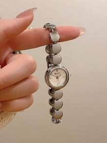 Este reloj de cuarzo con patrón de bambú cuadrado en oro/plata es adecuado para el uso diario, y también es un regalo perfecto para cumpleaños y Navidad. - Plateado - Ver 6