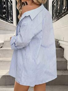 Conjunto de dos piezas de mujer en tela tejida color caqui: Top corto casual con cuello y pantalones cortos con mangas a la muñeca y detalles de bolsillo, para vacaciones - Azul y blanco - Ver 2