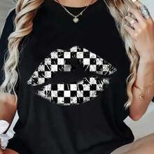 Camiseta informal de fiesta para mujer, tejido de punto ligeramente elástico, cuello redondo, manga corta, largo regular, estampado gráfico de labios. - Negro - Ver 2