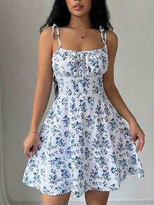 Vestido corto con tirantes finos, espalda anudada, estampado floral y pliegues para mujer - Azul y blanco - Ver 7