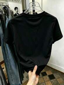 Women's Short-Sleeved T-Shirt With A Round Neck, Loose Oversized Fit, Featuring A Diamond-Shaped "SUPER MAMA" Print With A Heart. Suitable For Everyday Wear, Casual Outings, Weekends, Family Gatherings, And Daily Activities. Made Of Polyester, With A Modern, Casual, Feminine Style, Ideal For Spring And Summer. Domestic Shipping Available. - 黑色 - 查看 3