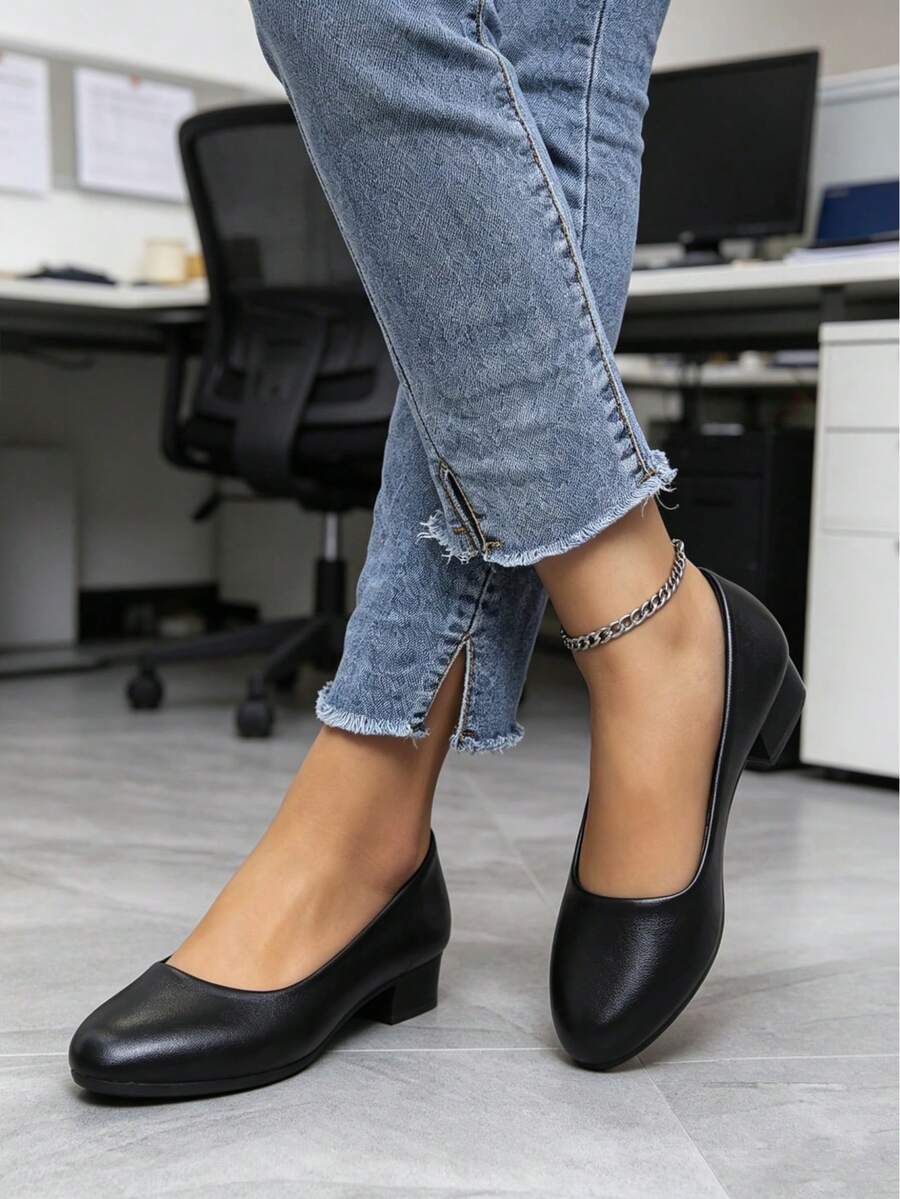 Plus Size Women's Black Pointed Toe Thick Heel Work Shoes, Soft Leather Comfortable Slip-On Pumps - Black - View 1