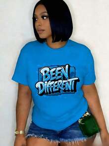 Women's Oversized Graphic Print Short Sleeve T-Shirt, Blue Graffiti Inspired Design, Fashionable Women's Clothing, Retro Y2K Style, Ideal For Campus Lovers, Commuting, Music Festivals, Brunch Dates, Versatile Printed Tee, Versatile Basic Short Sleeve Tee, Versatile Basic Short Sleeve Tee, Versatile Basic Short Sleeve Tee, Versatile Basic Short Sleeve Tee. - 藍色 - 查看 12