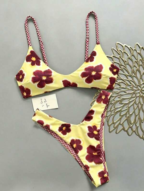 Conjunto de biquíni reversível Lucky Girl com estampa xadrez e floral e amarração nas costas, ideal para férias na praia e no verão.