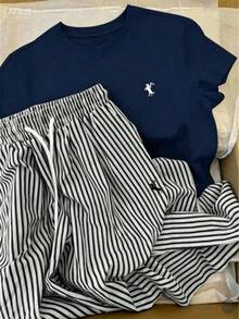 New 2026 Style Set, Only The T-Shirt Is Sold (The Pants Are For Styling Reference Only). Loose-Fitting Printed T-Shirt. A Minimalist And Modern Piece With A Tropical Letter Print, A Must-Have For Relaxed Holiday Style. Perfect For Occasions Like Labor Day And Mexican Independence Day. - 藏蓝色 - 查看 8