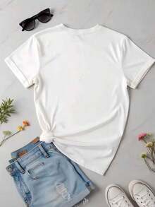 Fashionable Round-Neck, Short-Sleeved T-Shirt, Made In Mexico For The Spring/Summer 2025 Season. Featuring A Cartoon Print, This Matching Couple's Style Is Suitable For Both Tucking In And Wearing Out, For Office And Casual Wear. Designed For Men And Women, Sold Individually. Women's Blouses, Women's T-Shirts, Casual Blouses For Ladies - 白色的 - 查看 2