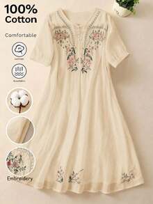 Women's Casual And Elegant Summer Midi Maxi Dress With A Vintage Bohemian Style, Short Sleeves, V-Neck, Embroidery And Buttons, Flared Cut In White - Pearl White - 查看 1