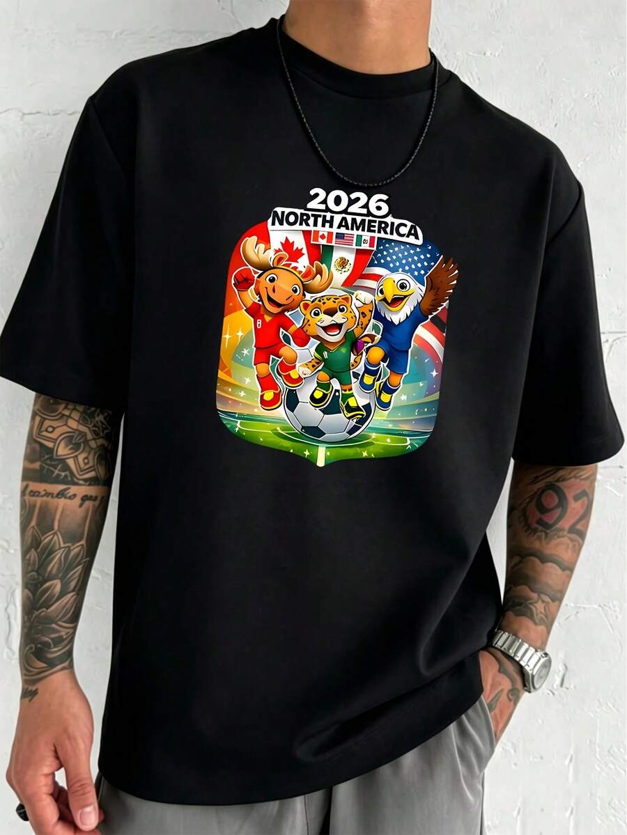 Men's T-Shirt Made Of 100% Pure Cotton, Featuring A Print Of The Three Mascots Of The 2026 USA-Canada-Mexico World Cup, With A Football Design, Officially Licensed, Soft And Comfortable, Short-Sleeved For Summer. - 黑色 - 查看 1