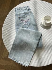 Jeans anchos lavados con pierna suelta y ajuste holgado para mujeres con bordado de mariposas y bolsillo adicional incorporado - Lavado ligero - Ver 1