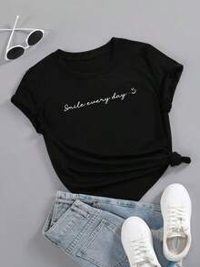 LUNE Camiseta gráfica con eslogan "Sonríe cada día" para mujer - Negro - Ver 1