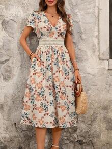 Clasi Vestido de mujer elegante de verano con cuello en V, estampado de flores colocado, bolsillos dobles en la cintura, silueta evasé, adecuado para diversas ocasiones: playa, viajes, uso diario, casa, etc. - Multicolor - Ver 1