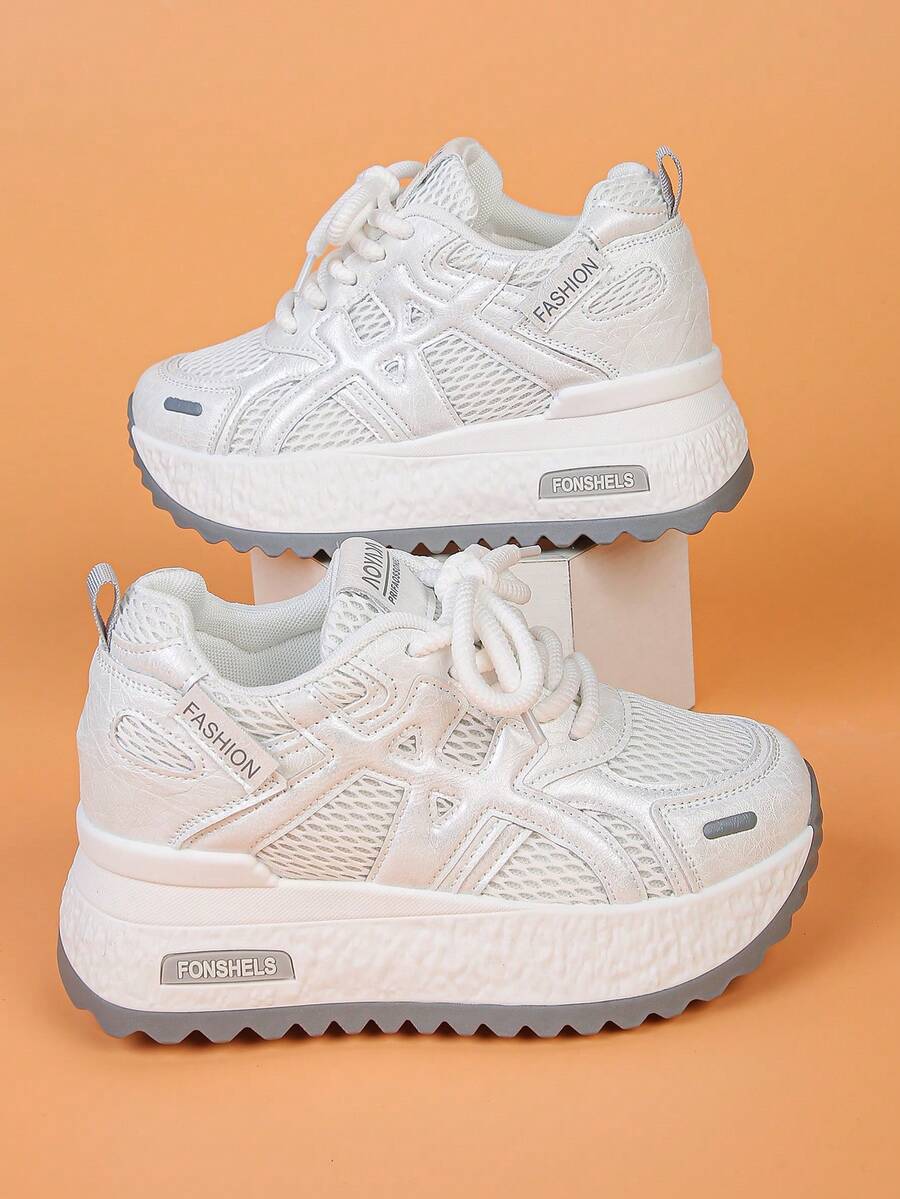 Baskets à plateforme pour femmes, chaussures mode polyvalentes à lacets épaisses avec panneaux en maille, Baskets épaisses respirantes et confortables, affinantes et rehaussantes pour les femmes de petite taille - Blanc - Voir 1