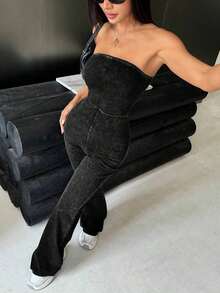 Mono ajustado y sexy de mujer en denim elástico, mono sin tirantes acampanado, azul - Negro - Ver 1