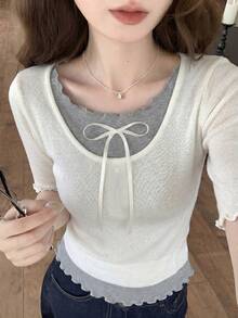 韓系女款 2 合 1 撞色荷葉邊蝴蝶結針織上衣，甜美街頭風修身設計，撞色荷葉邊與蝴蝶結細節，甜美芭蕾風 2 合 1 短袖 T-shirt，夏季拼接蝴蝶結針織修身插肩上衣 白色 - 白色 - 查看 3