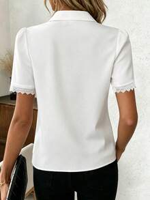 Blusa elegante de mujer de manga corta de poliéster blanco con detalles de encaje en contraste y cuello clásico, ajuste regular - Blanco - Ver 6