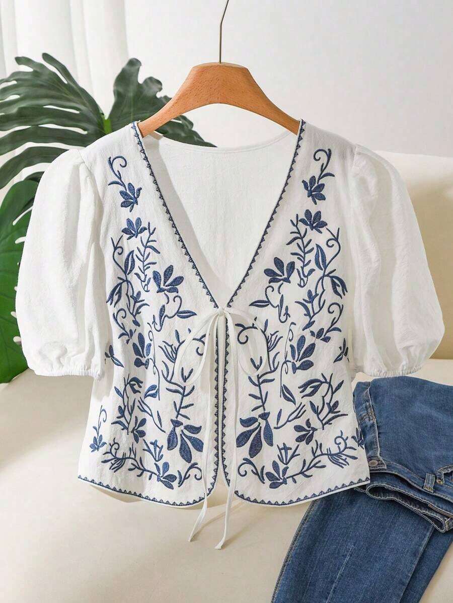 CosyJoli Plus Size Casual Blouse With Puff Sleeves, Embroidery And Front Knot - 藍白 - 查看 1