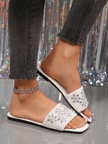 New Arrival Plus Size Luxury Anti-Slip Square Toe Mule Slippers With Rhinestone & Pearl Decor, Fashionable & Versatile For Beach & Resort Wear - White - View 5