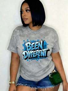 Women's Oversized Graphic Print Short Sleeve T-Shirt, Blue Graffiti Inspired Design, Fashionable Women's Clothing, Retro Y2K Style, Ideal For Campus Lovers, Commuting, Music Festivals, Brunch Dates, Versatile Printed Tee, Versatile Basic Short Sleeve Tee, Versatile Basic Short Sleeve Tee, Versatile Basic Short Sleeve Tee, Versatile Basic Short Sleeve Tee. - 灰色 1 - 查看 4