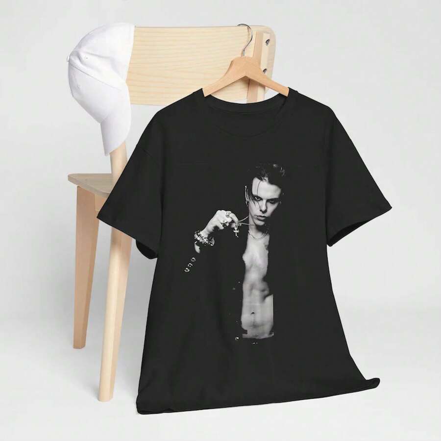 Camiseta vintage con estampado de música en blanco y negro, estilo urbano de banda de rock, manga corta casual, 100% algodón puro, colores cómodos. Diseño de cuello redondo de manga corta, nueva camiseta de mujer de corte ajustado con cuello redondo, estilo de diseño primavera/verano, estilo para parejas, perfecta para usar en conjunto. - Negro - Ver 1