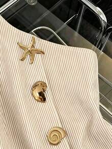 Blusa de mujer con hombro asimétrico, cintura ceñida, hebilla metálica y decoración de estrella de mar - Albaricoque - Ver 4