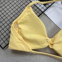 Sujetador tipo camiseta popular, sujetador deportivo sin espalda con tirantes finos para mujer, con soporte ligero, top corto para gimnasio, sujetador de yoga sin costuras con almohadilla plisada, primavera - Amarillo mantequilla - Ver 5