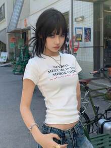 Playera ombliguera ajustada para mujer cuello redondo manga corta, modelo nuevo de verano con estampado de letras estilo americano, súper cómoda y muy de moda.Ideal para uso diario, salidas casuales y armar looks fáciles y atractivos para toda la temporada. FJE0 - Blanco - Ver 6