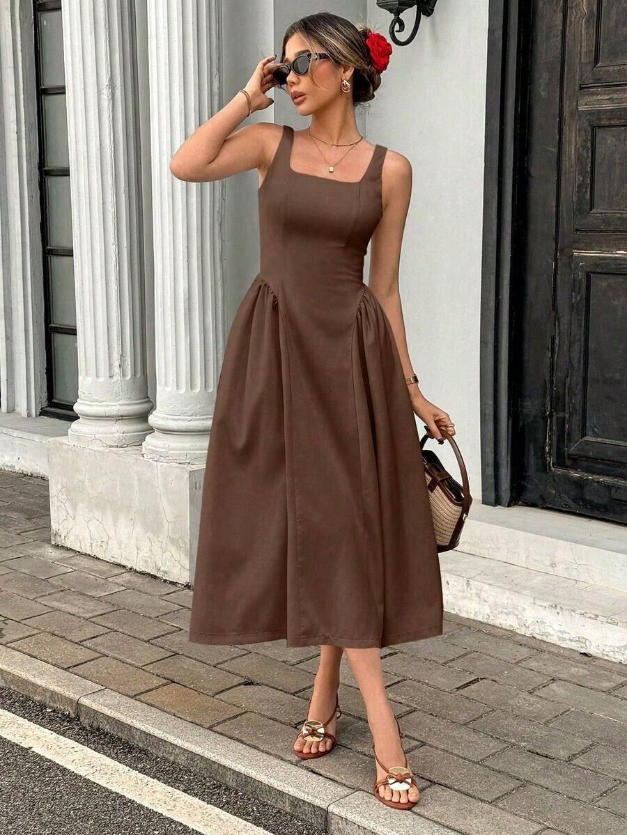 Vestido maxi elegante de mujer con cuello cuadrado, sin mangas y plisado de unicolor - Marrón - Ver 1