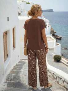 2 piezas Conjunto casual de mujer con pantalones rectos de cuello redondo y manga corta en colores contrastantes con estampado ditsy floral, para primavera/verano - Marrón - Ver 2