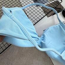 Sujetador tipo camiseta popular, sujetador deportivo sin espalda con tirantes finos para mujer, con soporte ligero, top corto para gimnasio, sujetador de yoga sin costuras con almohadilla plisada, primavera - Celeste - Ver 5