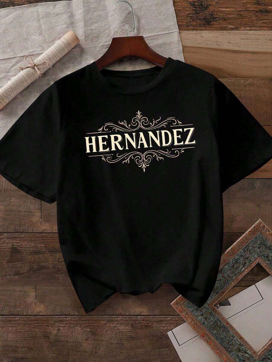 Nueva llegada 2026: Camiseta de manga corta de moda, diseño de nicho de verano, top holgado de talla grande. Camiseta 100% algodón puro, gruesa, en blanco y negro, con diseño gráfico y estampado de letras a la moda, estilo unisex de manga corta. Nueva colección para primavera, verano y otoño, transpirable y cómoda, estilo minimalista y versátil de ropa urbana, conjunto a juego para parejas. - Negro - Ver 1