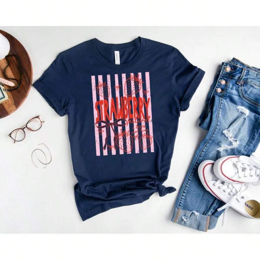 Camiseta del Festival de Fresas, Camiseta Retro 1968 con Diseño Floral 'Berry Good Time', Camiseta Gráfica de Fresas para el Verano, Regalo para Amantes de las Bayas - alta calidad - Negro - Ver 1