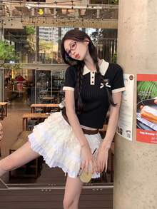 女士米白色和黑色 Polo 衫 - 时尚优雅休闲甜美修身短袖上衣，饰有蝴蝶结标志，适合春夏日常穿着 - 黑色 - 查看 6