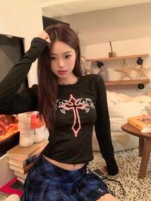 レディース トップス 長袖 Tシャツ カットソー ロンT 十字架 クロス プリント 箔プリント タイト 細見え 着痩せ スタイルアップ 骨格ウェーブ 地雷系 サブカル ゴシック パンク ロック Y2K ギャル ストリート ダンス 衣装 ライブ フェス イベント クラブ 派手 個性的 クール カッコいい ブラック 黒 クルーネック ストレッチ 伸縮性 フィット感 10代 20代 韓国ファッション ギャル服 春 秋 冬 インナー 重ね着 抜け感 ワンサイズ 舞台衣装 撮影用 映え 闇可愛い 病みかわ 痩せ見え ボディライン 強め オシャレ - ブラック - チェックする 4