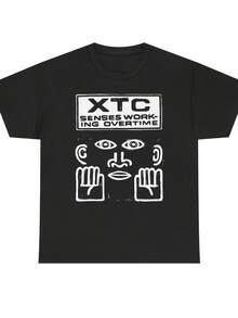 XTC Rock Music Print T-Shirt For Men And Women, Soft, Essential For Casual Street Wear In All Seasons, Versatile Style For Everyday Wear, Affordable And Perfect Gift For Fans And Friends. With A Crisp, Streamlined Cut, This Garment Creates A Clean And Vibrant Look. Its Relaxed Yet Flattering Silhouette Suits All Body Types, Offering A Style That Is Both Casual And With A Touch Of Elegance. - 黑色 - 查看 1
